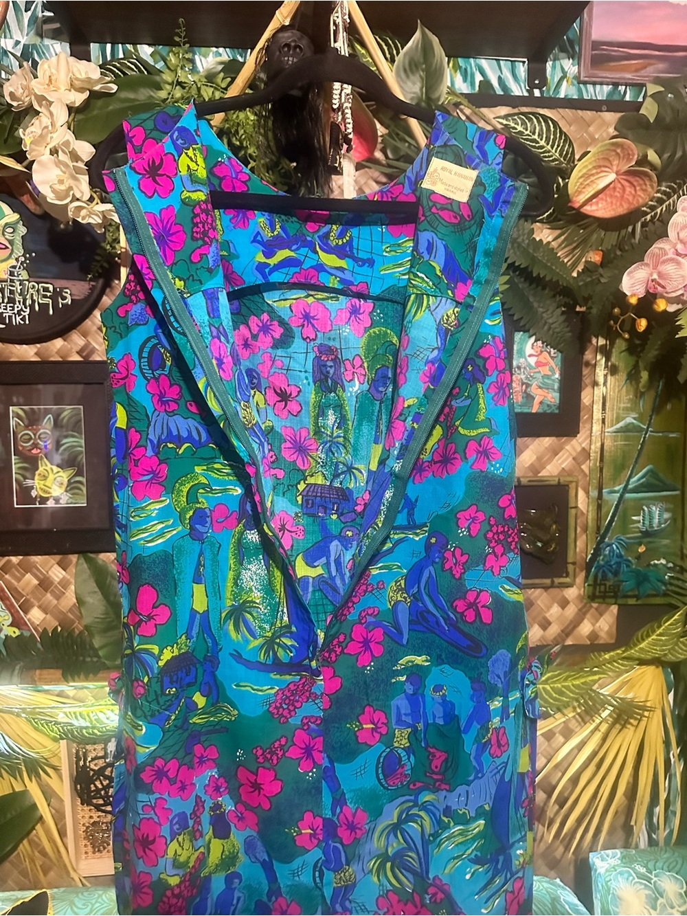Vibrant Royal Hawaiian VintageTropical Print Sleeveless Top - Teal & Pink